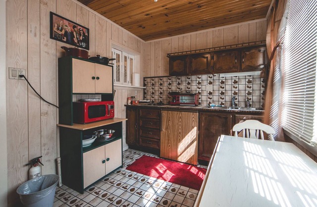 Rock n Roll themed rooms, built in 1906