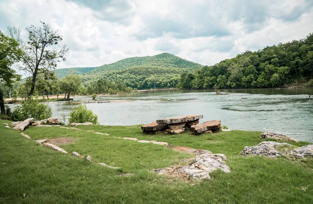 Rock Point Cottage - Riley's Outfitter