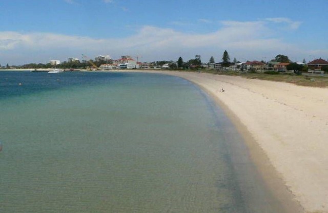 ROCKINGHAM Beach Holiday House