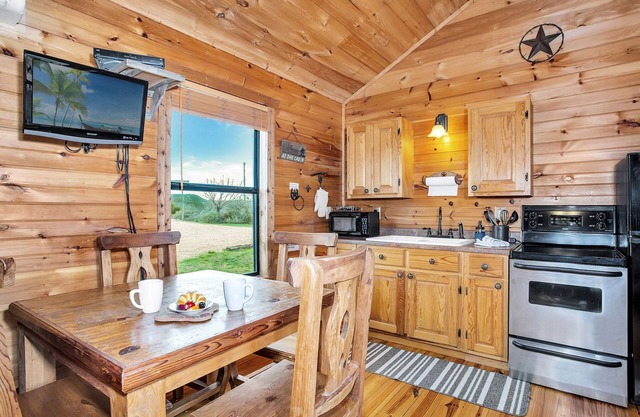 Rockview Cabin 2 | Spectacular Views of Enchanted Rock!