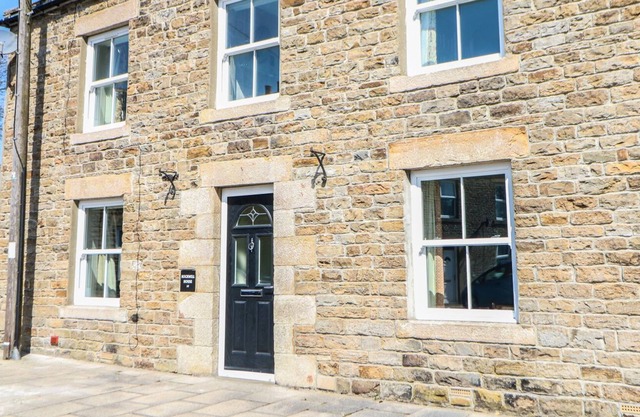 ROCKWELL HOUSE, family friendly, with open fire in St John's Chapel