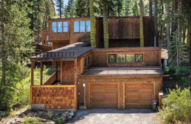 Rocky Alpine Lodge | Game Room, Mountain Views & Hot Tub!