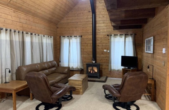 Rocky Top Log Cabin with Views! - Now Open Year Round! - Cabin 3