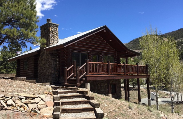 Rocky Top Vacation Homes with Views - Cabin 4