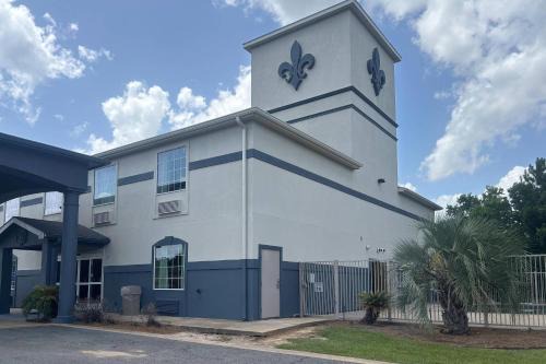 Rodeway Inn & Suites