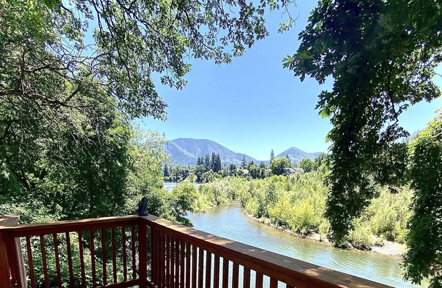 Rogue River- Luxury Retreat!