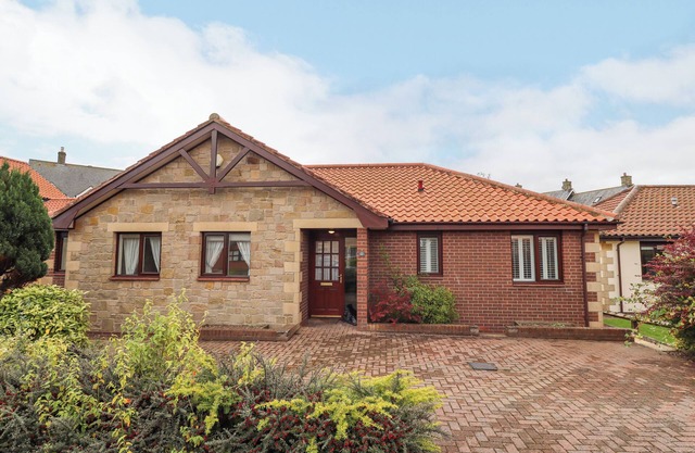 ROKEBY, pet friendly, country holiday cottage in Bamburgh