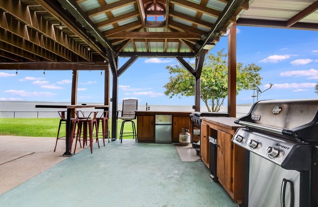 Rollingwood Retreat - Waterfront in Westwood