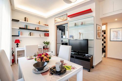 Roma Gemelli - Black & White Loft