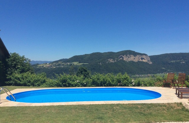 Romantic chalet with a large garden and a dream view of the Draufelsen.