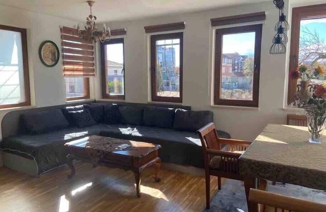 Roman Thermae 2bdrm Sunny Apartment
