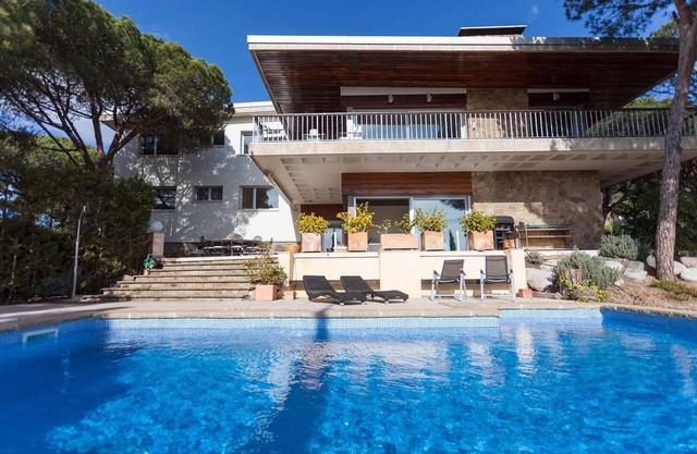 ROMANI - House with private pool. Capacity up to 17 people. 20 minutes Barcelona