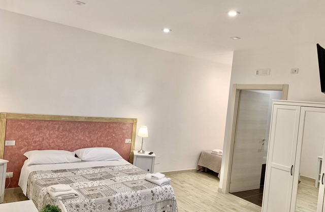 Romano Lounge b&b Modern Studio Apartment with Restaurant