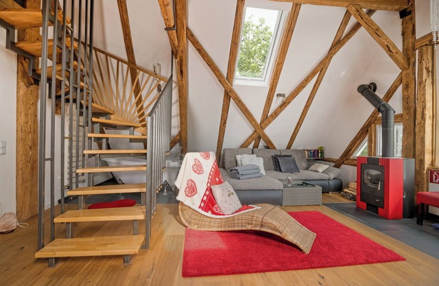 Romantic maisonette apartment with sauna, fireplace, campfire and large garden