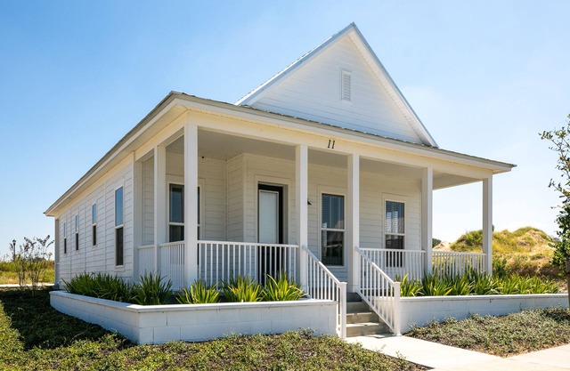 Romantic 1BR/1BA Cottage overlooking Lake Alfred!