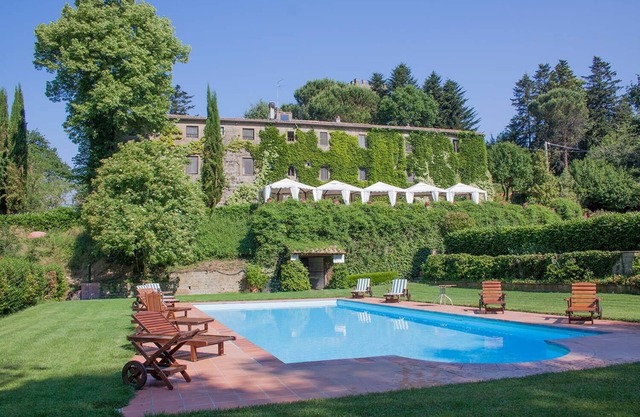 Romantic apartment in an ancient restored farmhouse between Tuscany and Umbria
