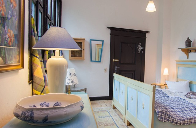 Romantic apartment in the gatehouse of Schaumburg Castle