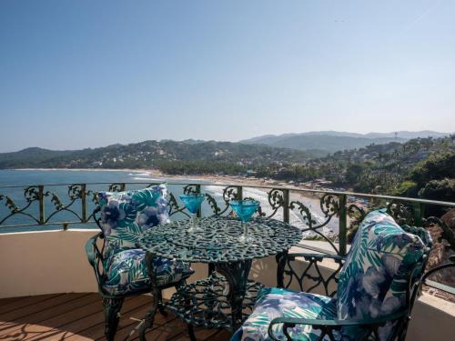 Romantic Casa Rumi overlooking the Sea