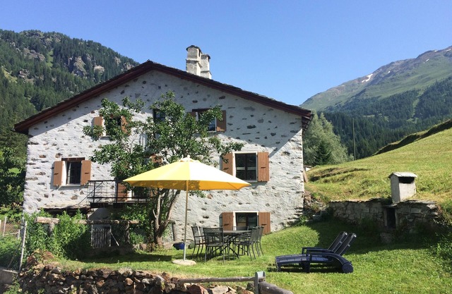 Romantic cottage for up to 8 P, in Val Poschiavo