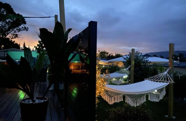 Romantic cottage 5 minutes from air port with stunning views