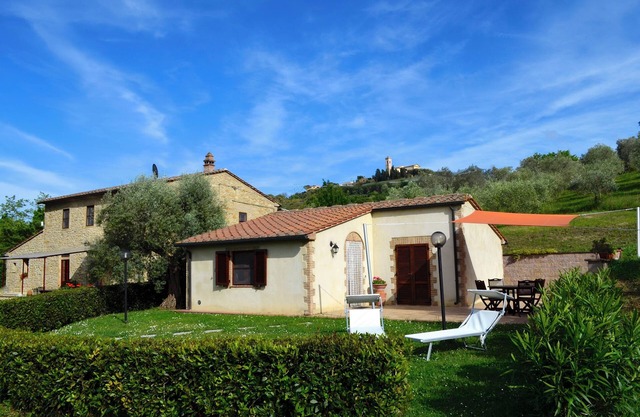 Romantic cottage, cared for and comfortable, near the seaside and the village