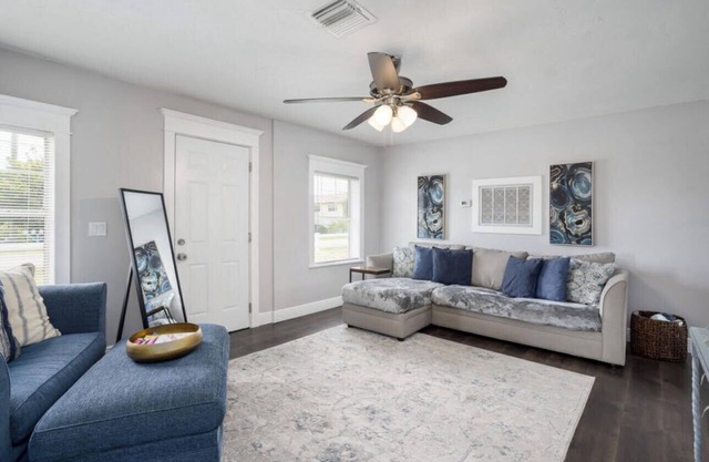 Romantic Cottage in Eau Gallie District, POOL,Pickleball/basketball courts