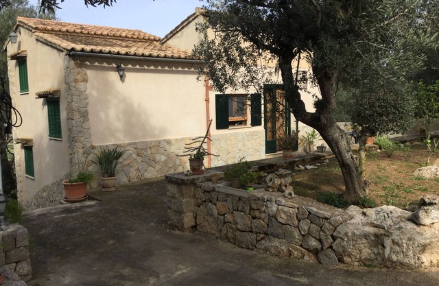 Romantic country house in the middle of nature with wifi and air conditioning.