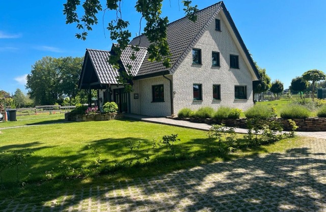 Romantic country house vacation apartment Relax with pony rides, carriage rides