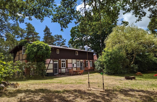 Romantic country idyll - former inn with large garden, fireplace, near the forest and lake