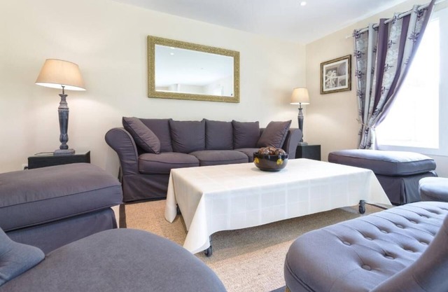 Romantic french villa w/hot tub — 5 min from the beach