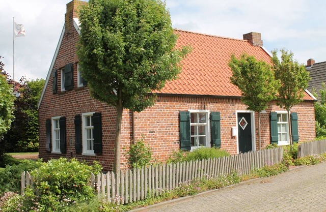 Romantic Frisian house on the East Frisian coast