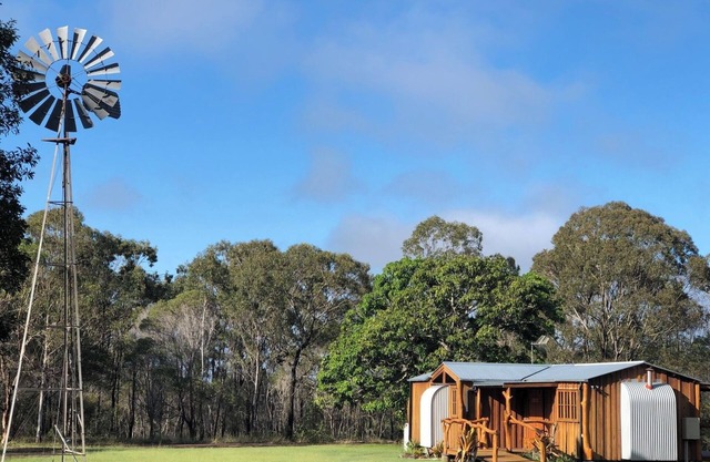 Romantic getaway on 75 acres with outdoor bath