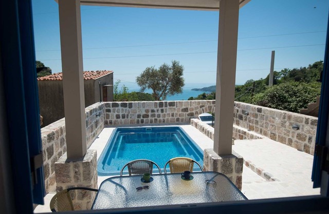 Romantic Getaway Villa Amelie with Pool