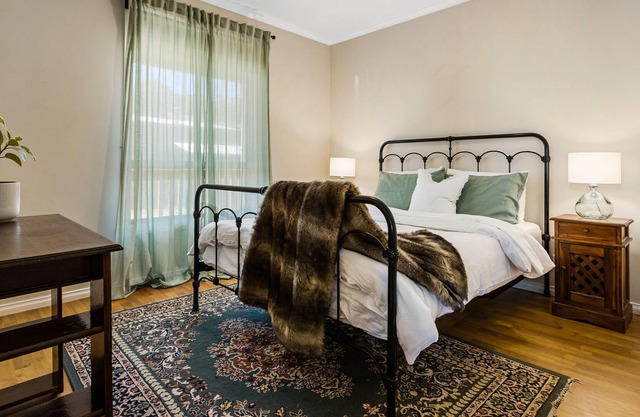 Romantic Heathcote Winery Stay & Olive Grove