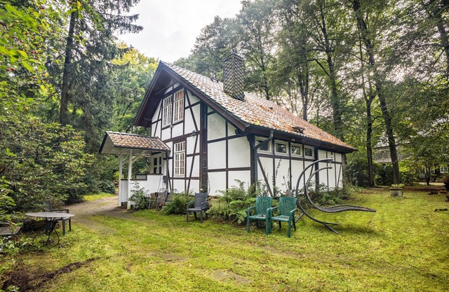 'Romantic Holiday Home' with Garden & Wi-Fi