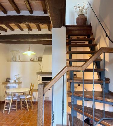 Romantic Escape in Medioeval Passignano -Lake View