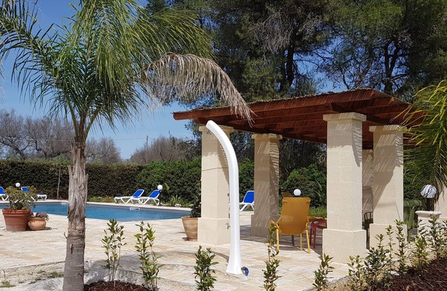 Romantic Italian villa with superb pool and beautiful gardens close to Oria