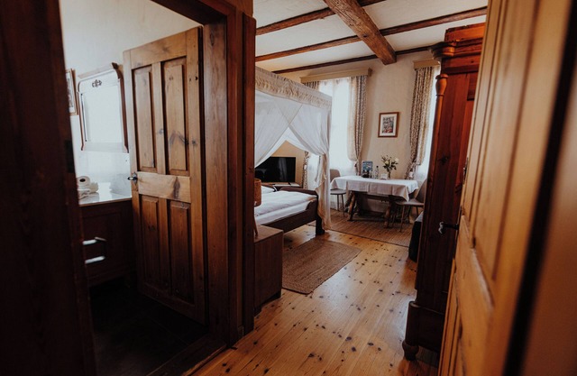 Romantic Manor Positz - Romantic Room