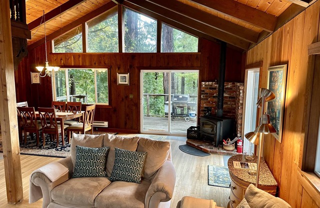 Romantic Mendocino Coast Getaway in the Redwoods with Ocean View