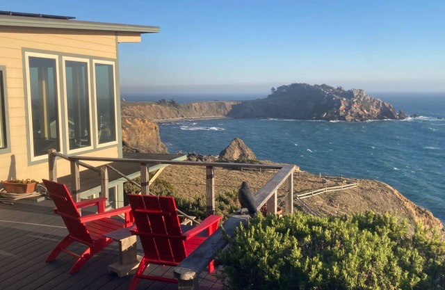 Romantic Oceanfront Home with Dramatic Sea View, Hot Tub and EV Charger