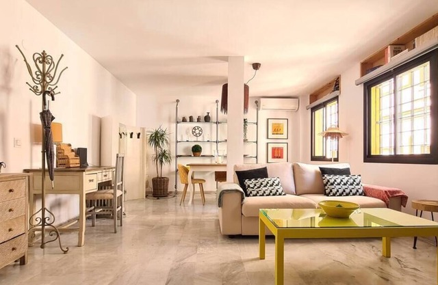 Romantic open space loft in charming area of Malaga by Sharing Co.