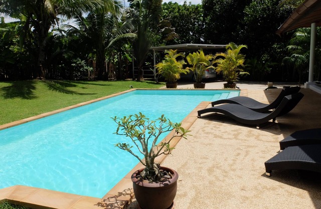 Romantic privat pool villa in a lage garden