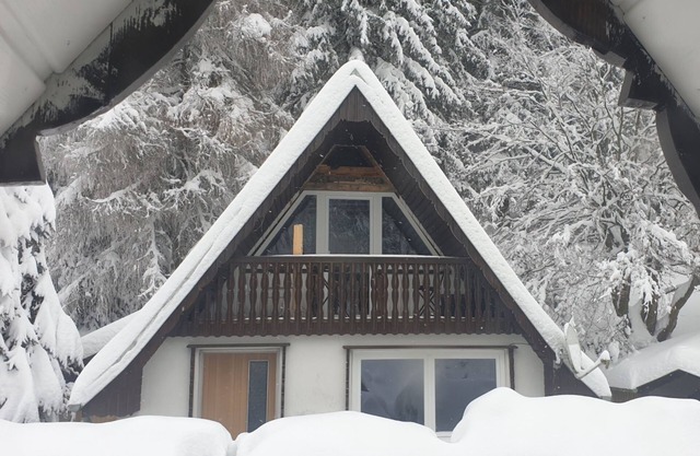 Romantic retreat: peace and quiet + time out in nature - with garage, pavilion