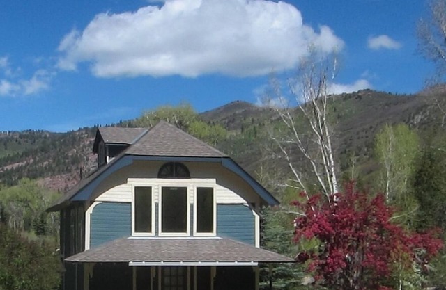 Romantic Riverfront Cottage