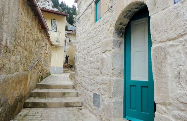 Romantic roof-terraced holiday rental in the center. Illimited free wifi.