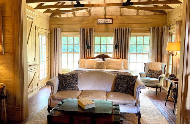 Romantic Secret Cottage near downtown Carthage