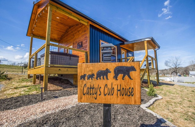 ⛰Romantic Tiny Home - Wi-Fi & Hot Tub & Fire Pit