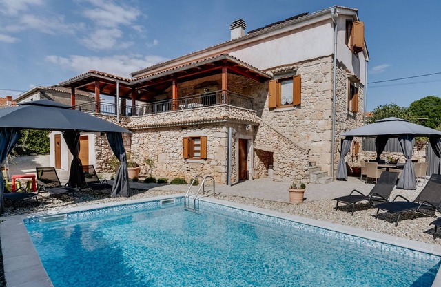 Romantic villa with pool, quiet location