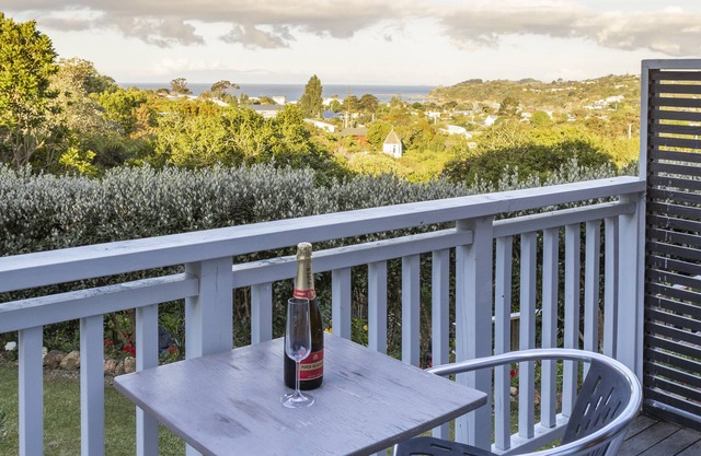 Romantic With Spectacular Views all the way to Coromandel