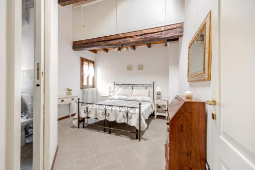 Romantica Residenza - Borgo Castello di Serravalle